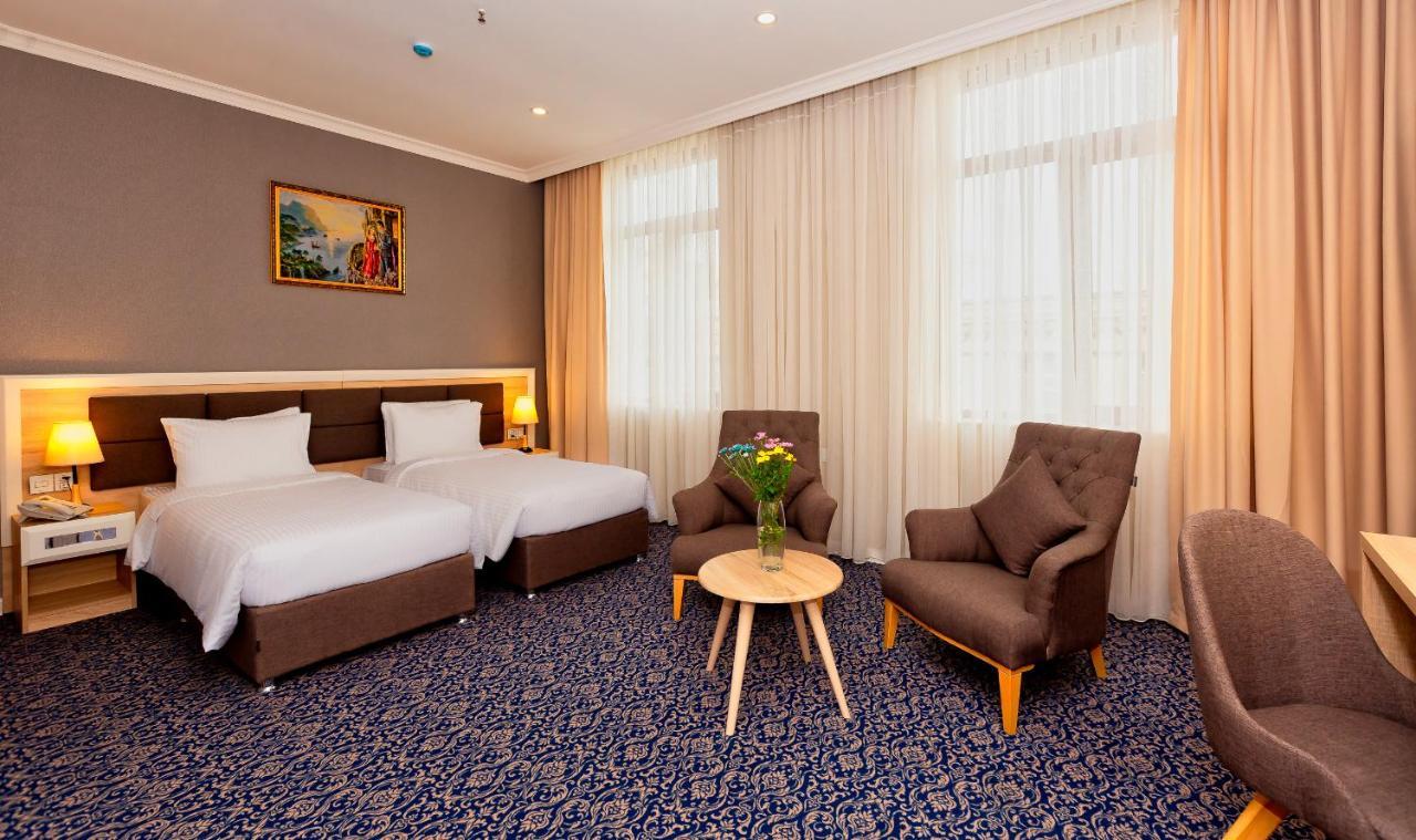Golden City Hotel Bakoe Buitenkant foto
