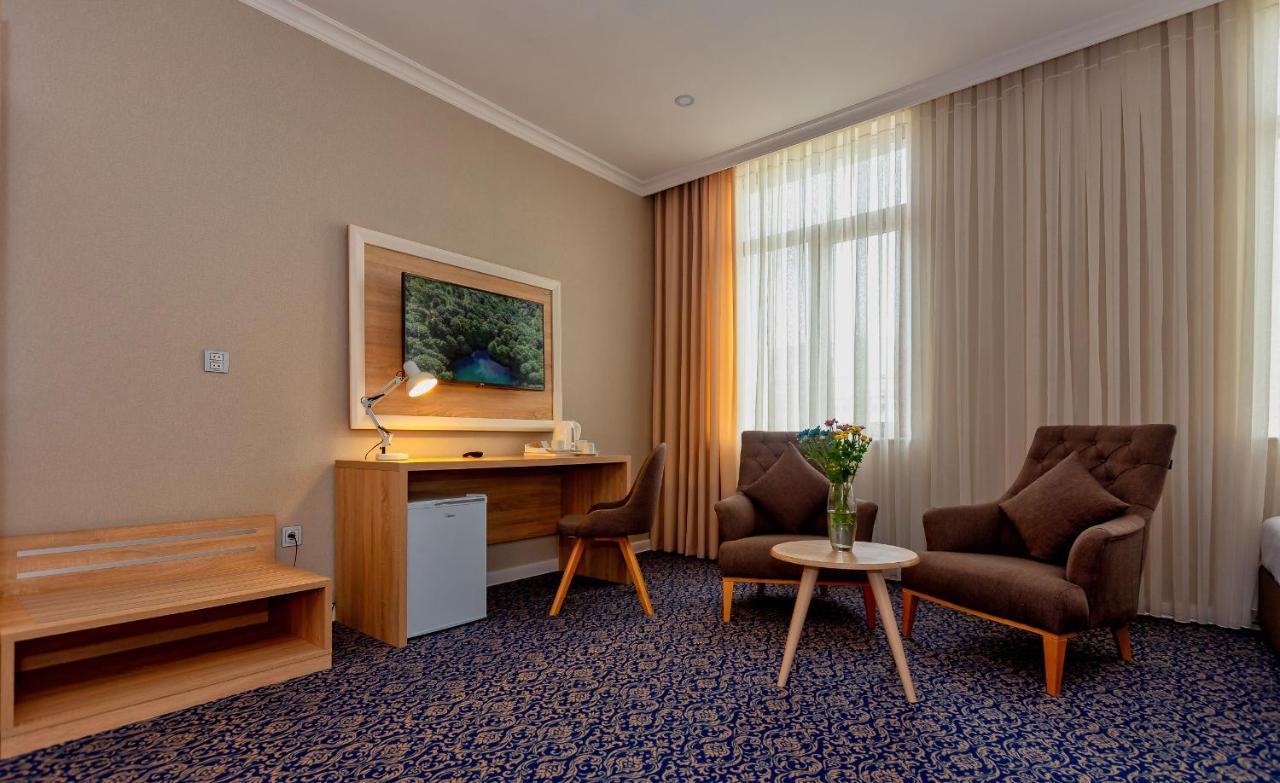 Golden City Hotel Bakoe Buitenkant foto