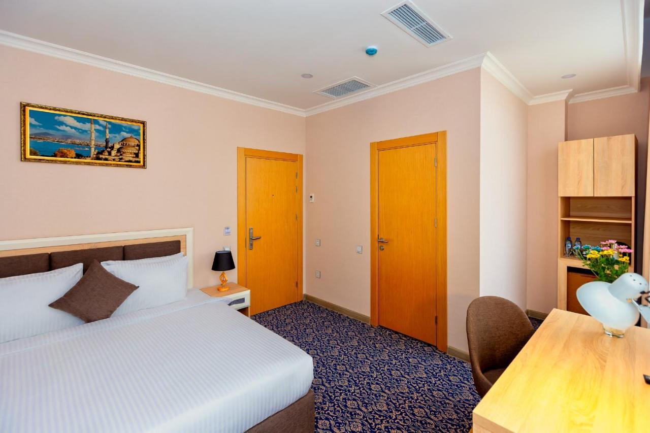 Golden City Hotel Bakoe Buitenkant foto