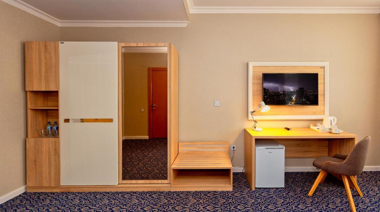 Golden City Hotel Bakoe Buitenkant foto