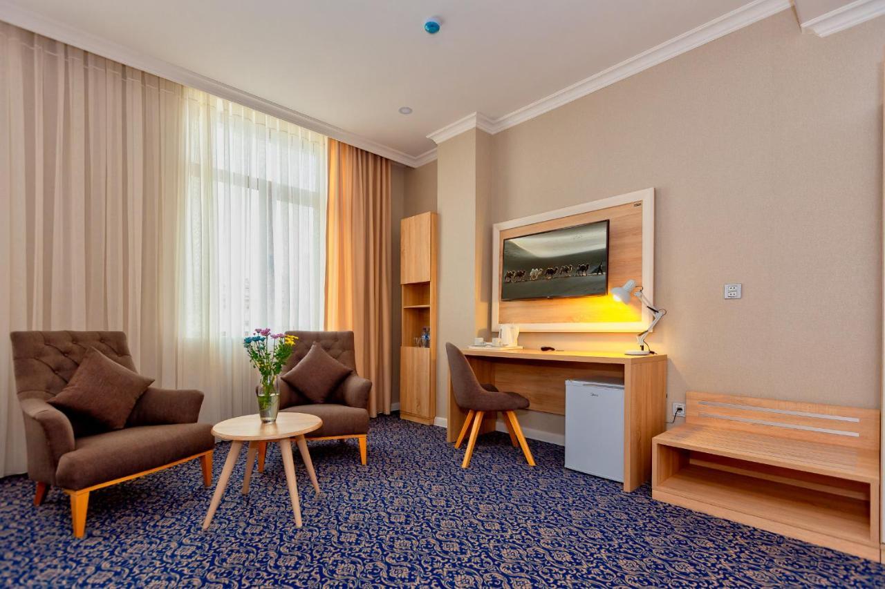 Golden City Hotel Bakoe Buitenkant foto