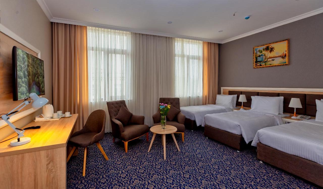 Golden City Hotel Bakoe Buitenkant foto