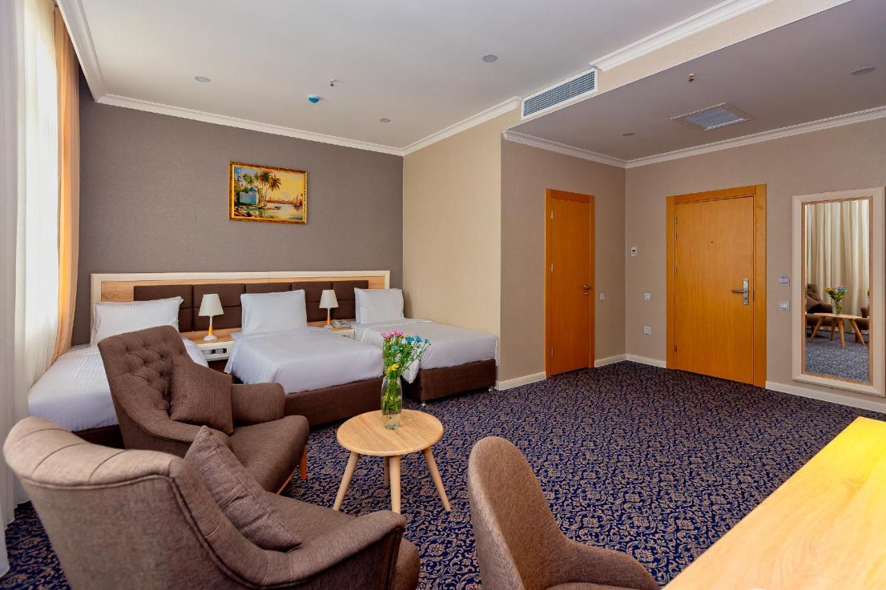 Golden City Hotel Bakoe Buitenkant foto