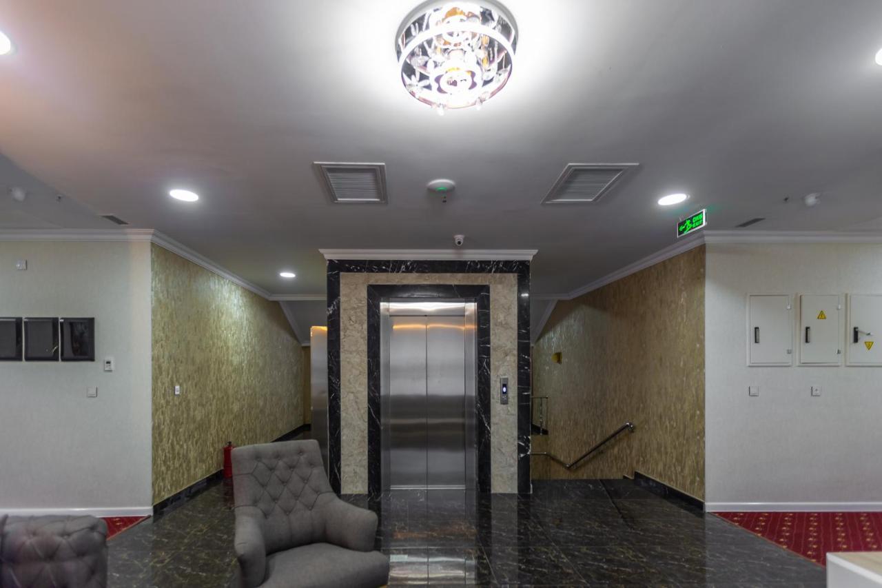 Golden City Hotel Bakoe Buitenkant foto