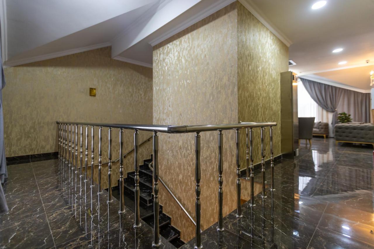 Golden City Hotel Bakoe Buitenkant foto